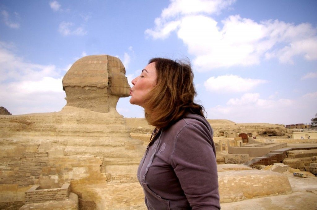 Debra kissing sphinx