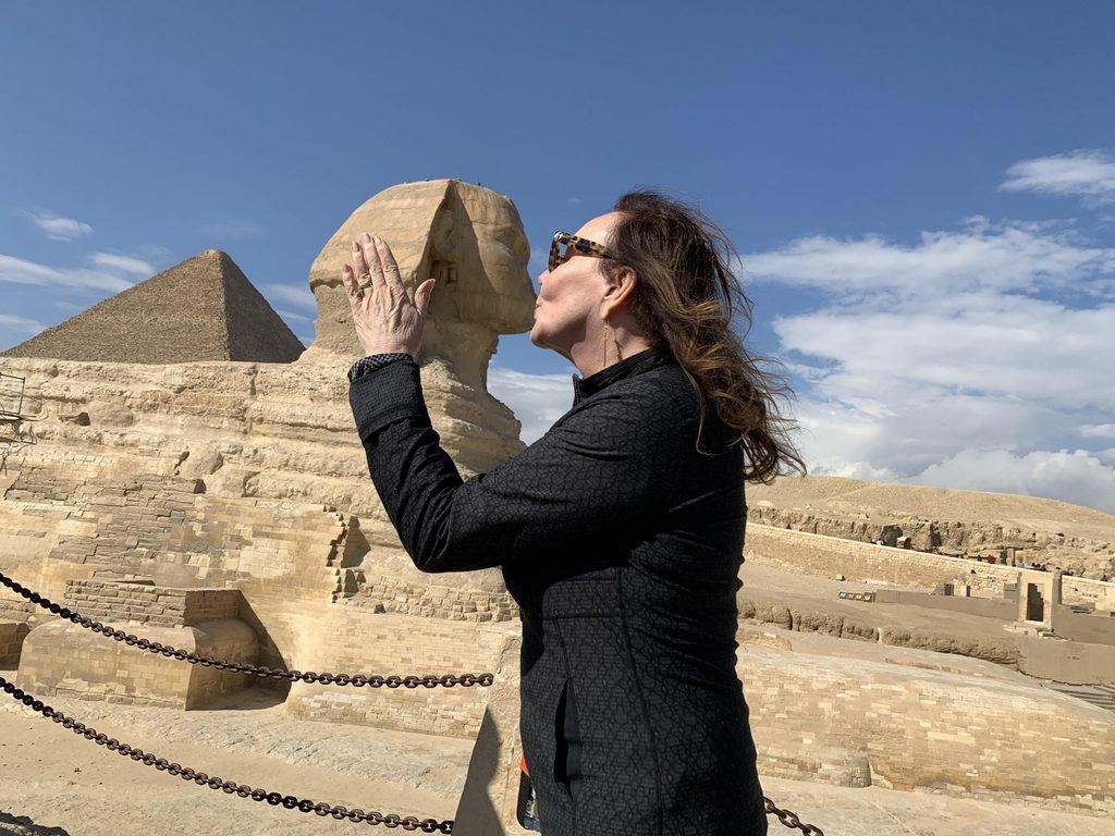 Debra kissing sphinx 2020